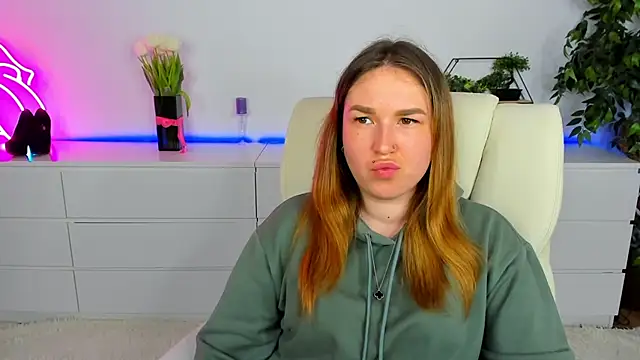 Snapshot of Sofii_darling chatting on March 11, 7:20 pm Sofii darling online show from March 11, 7:20 pm