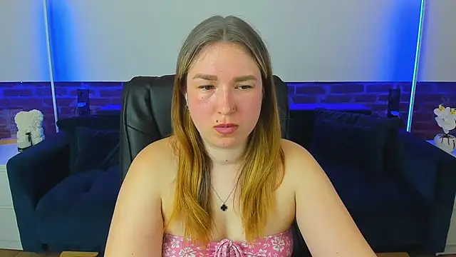 Snapshot of Sofii_darling chatting on March 17, 5:38 pm Sofii darling online show from March 17, 5:38 pm