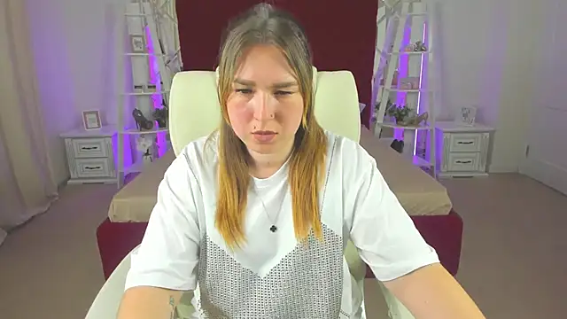 Snapshot of Sofii_darling chatting on March 23, 5:39 pm Sofii darling online show from March 23, 5:39 pm