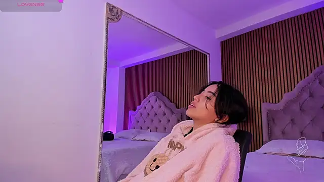 Starbutterflyy  online show from November 29, 4:04 am