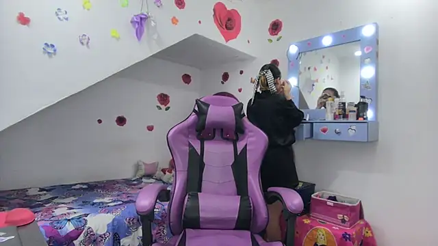 Snapshot of soffy_rosses chatting on October 20, 1:50 am soffy rosses online show from October 20, 1:50 am