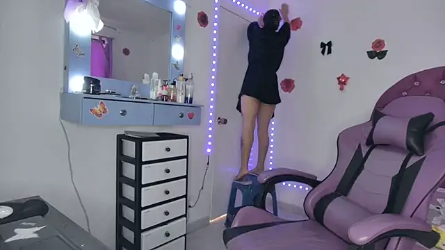 soffy rosses online show from June 11, 12:14 pm