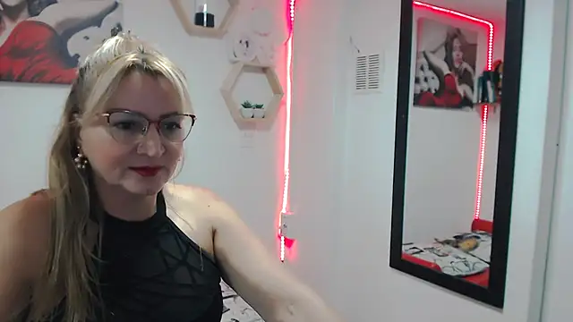 DIVAX MONSERRAT online show from November 15, 8:05 pm