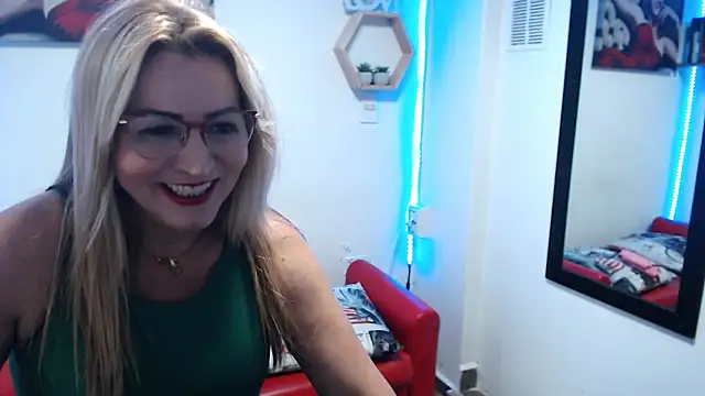 DIVAX MONSERRAT online show from November 26, 8:10 pm