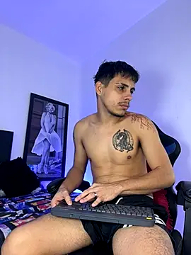 Snapshot of Luke_Stone chatting on October 2, 3:41 pm Luke Stone online show from October 2, 3:41 pm