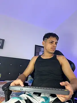 Snapshot of Luke_Stone chatting on October 24, 4:36 pm Luke Stone online show from October 24, 4:36 pm