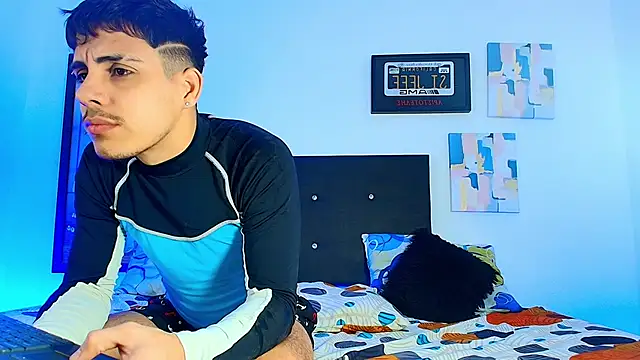 Snapshot of Luke_Stone chatting on October 28, 6:43 pm Luke Stone online show from October 28, 6:43 pm