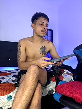 Snapshot of Luke_Stone chatting on October 31, 9:27 pm Luke Stone online show from October 31, 9:27 pm