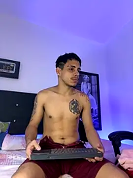 Snapshot of Luke_Stone chatting on November 7, 6:19 pm Luke Stone online show from November 7, 6:19 pm