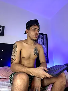 Snapshot of Luke_Stone chatting on November 10, 9:14 pm Luke Stone online show from November 10, 9:14 pm