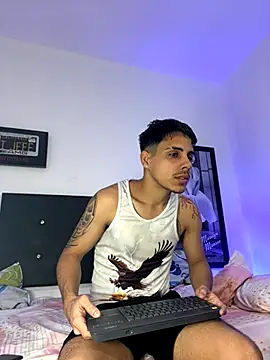 Snapshot of Luke_Stone chatting on November 22, 10:42 pm Luke Stone online show from November 22, 10:42 pm