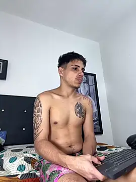 Snapshot of Luke_Stone chatting on November 27, 9:50 pm Luke Stone online show from November 27, 9:50 pm