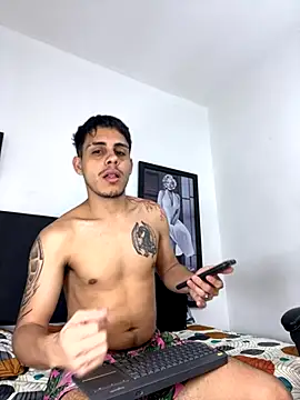 Snapshot of Luke_Stone chatting on November 28, 9:28 pm Luke Stone online show from November 28, 9:28 pm