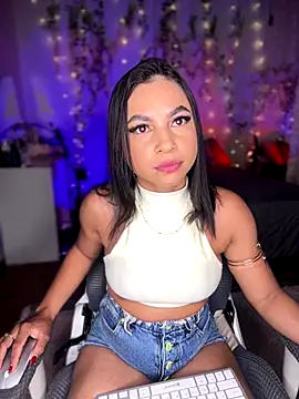 Snapshot of Debora-1010 chatting on December 15, 2:38 am Debora-1010 online show from December 15, 2:38 am