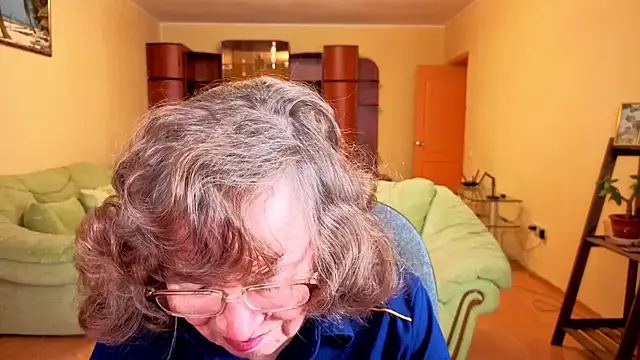 Snapshot of Betty_Brick chatting on December 2, 4:57 pm Betty Brick online show from December 2, 4:57 pm