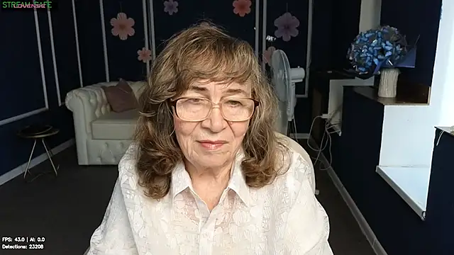Snapshot of Betty_Brick chatting on July 13, 1:25 pm Betty Brick online show from July 13, 1:25 pm