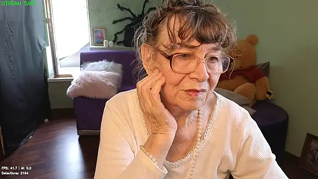 Snapshot of Betty_Brick chatting on July 19, 12:31 pm Betty Brick online show from July 19, 12:31 pm