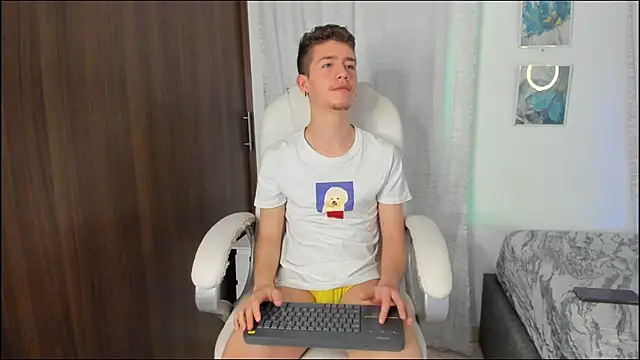 ThiagooJames online show from October 4, 2:42 am