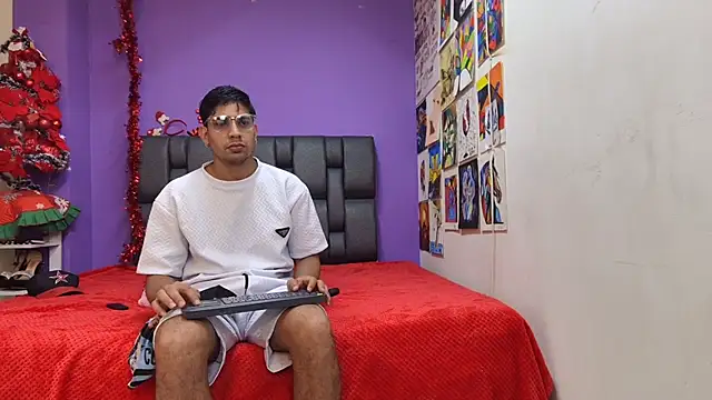 ashtoncooperr online show from November 22, 12:09 am