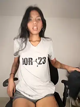 Snapshot of NovaTemptress chatting on October 11, 1:05 am NovaTemptress online show from October 11, 1:05 am