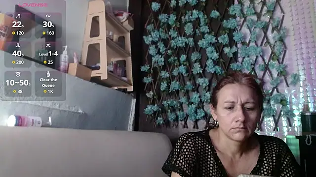 Snapshot of darling_hott chatting on March 4, 11:16 am darling hott online show from March 4, 11:16 am