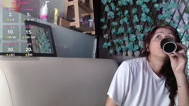 Snapshot of darling_hott chatting on March 5, 12:12 pm darling hott online show from March 5, 12:12 pm