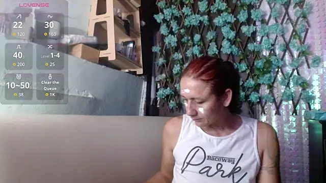 Snapshot of darling_hott chatting on March 19, 10:30 am darling hott online show from March 19, 10:30 am