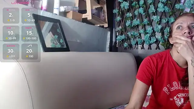 Snapshot of darling_hott chatting on March 20, 9:25 am darling hott online show from March 20, 9:25 am