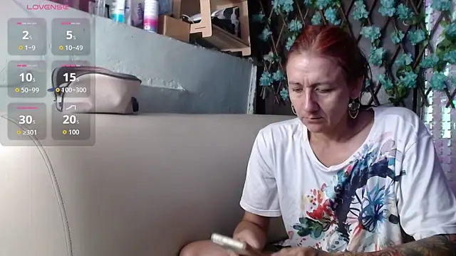 Snapshot of darling_hott chatting on March 24, 11:04 am darling hott online show from March 24, 11:04 am