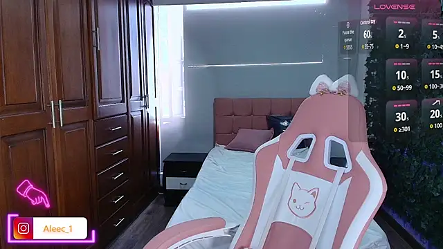 Aleecandrews online show from October 3, 7:22 pm