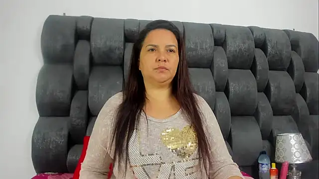Snapshot of vauroracooper chatting on September 19, 1:40 am vauroracooper online show from September 19, 1:40 am