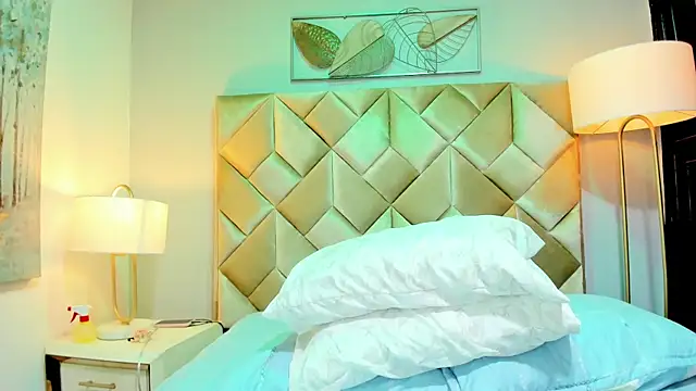 DanniaKross online show from September 27, 9:25 am