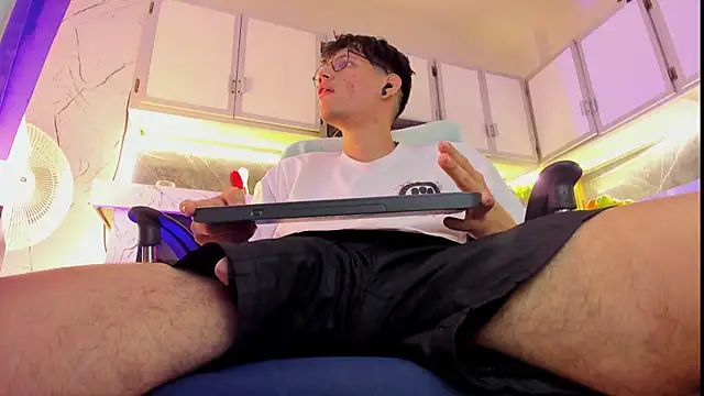 david huge online show from November 29, 1:36 pm