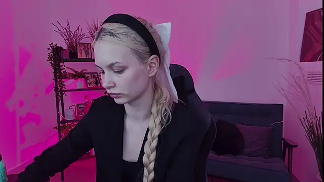 AvaDaviis online show from September 11, 7:19 am