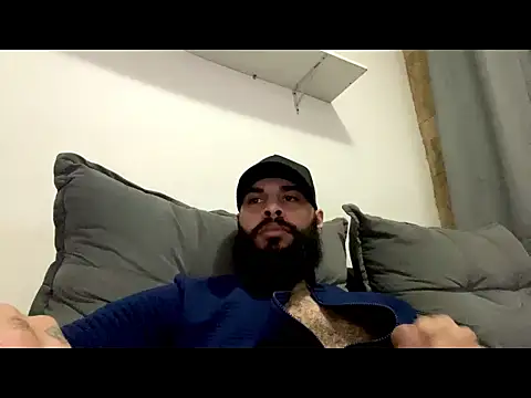 Snapshot of Min-- chatting on August 2, 1:04 am Min-- online show from August 2, 1:04 am
