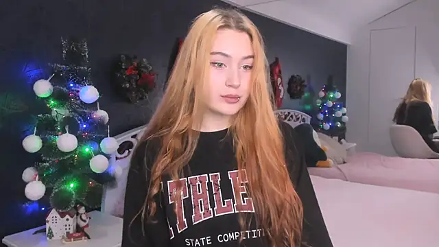 Lili Luuu online show from December 19, 9:38 am