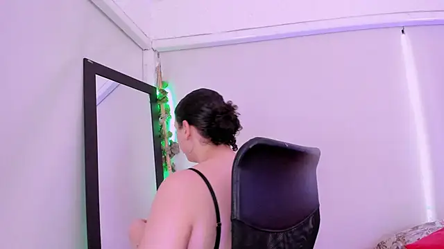 Snapshot of catleya_noire chatting on October 8, 8:06 pm catleya noire online show from October 8, 8:06 pm