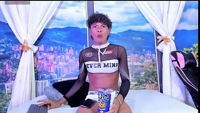 Snapshot of MilthonDelis chatting on November 9, 3:27 am MilthonDelis online show from November 9, 3:27 am