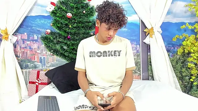 Snapshot of MilthonDelis chatting on November 18, 3:23 am MilthonDelis online show from November 18, 3:23 am