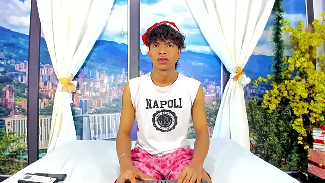 Snapshot of MilthonDelis chatting on December 17, 2:50 am MilthonDelis online show from December 17, 2:50 am