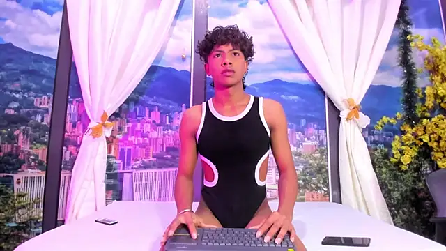 Snapshot of MilthonDelis chatting on December 18, 3:56 am MilthonDelis online show from December 18, 3:56 am