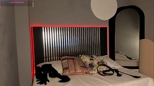 Emilybeltons online show from October 17, 8:22 pm