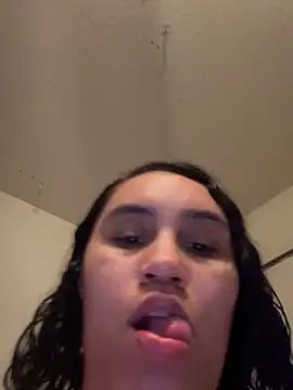 Snapshot of carlithefreak chatting on April 18, 10:54 pm carlithefreak online show from April 18, 10:54 pm