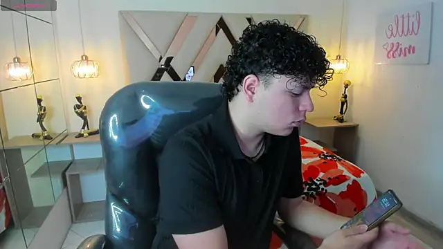 BenjaminBottonn online show from September 17, 7:37 pm