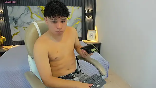 BenjaminBottonn online show from September 22, 8:00 pm