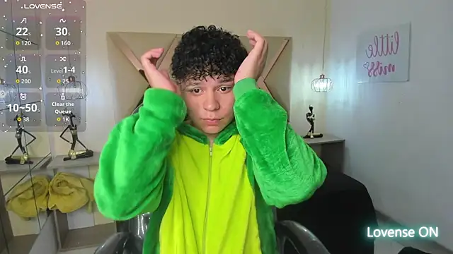 BenjaminBottonn online show from October 8, 7:55 pm