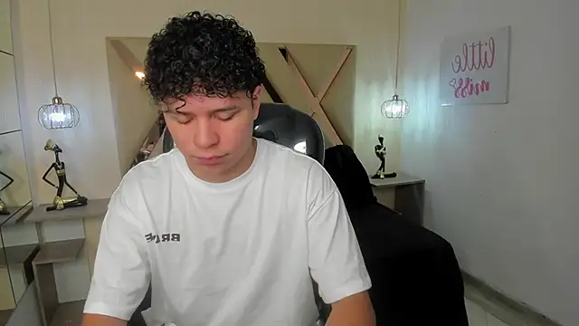 BenjaminBottonn online show from October 12, 7:46 pm