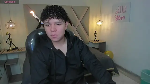 BenjaminBottonn online show from October 24, 8:27 pm