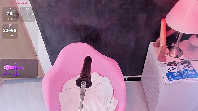 Snapshot of sharlotthe_bigass chatting on February 18, 11:01 pm sharlotthe bigass online show from February 18, 11:01 pm