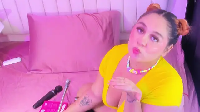 sharlotthe bigass online show from June 12, 3:05 am